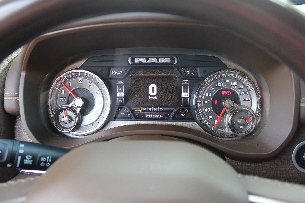 Dodge RAM CREW CAB 1500 5.7 V8 396 ch LARAMIE EDITION LONGHORN / RAM BOX / CARPLAY / ATTELAGE / E85
