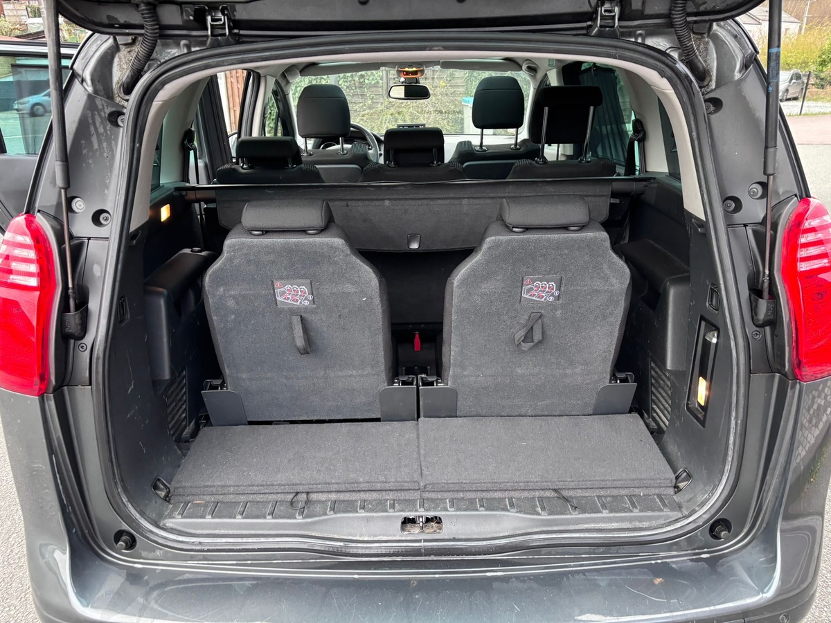 Peugeot 5008 7 places 1.6 HDi 110 Premium Pack - Distribution neuve - Garantie
