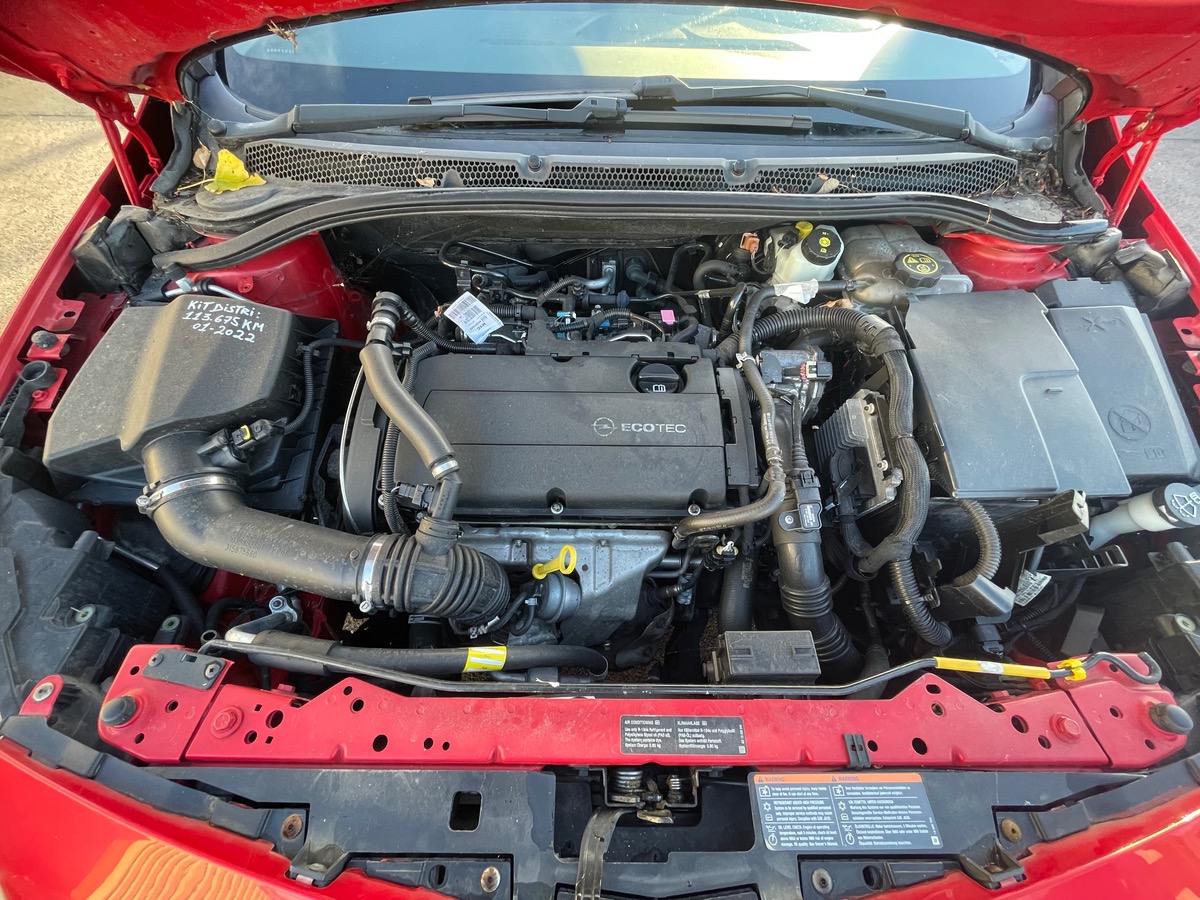 Opel Astra 1.6 turbo 180 sport