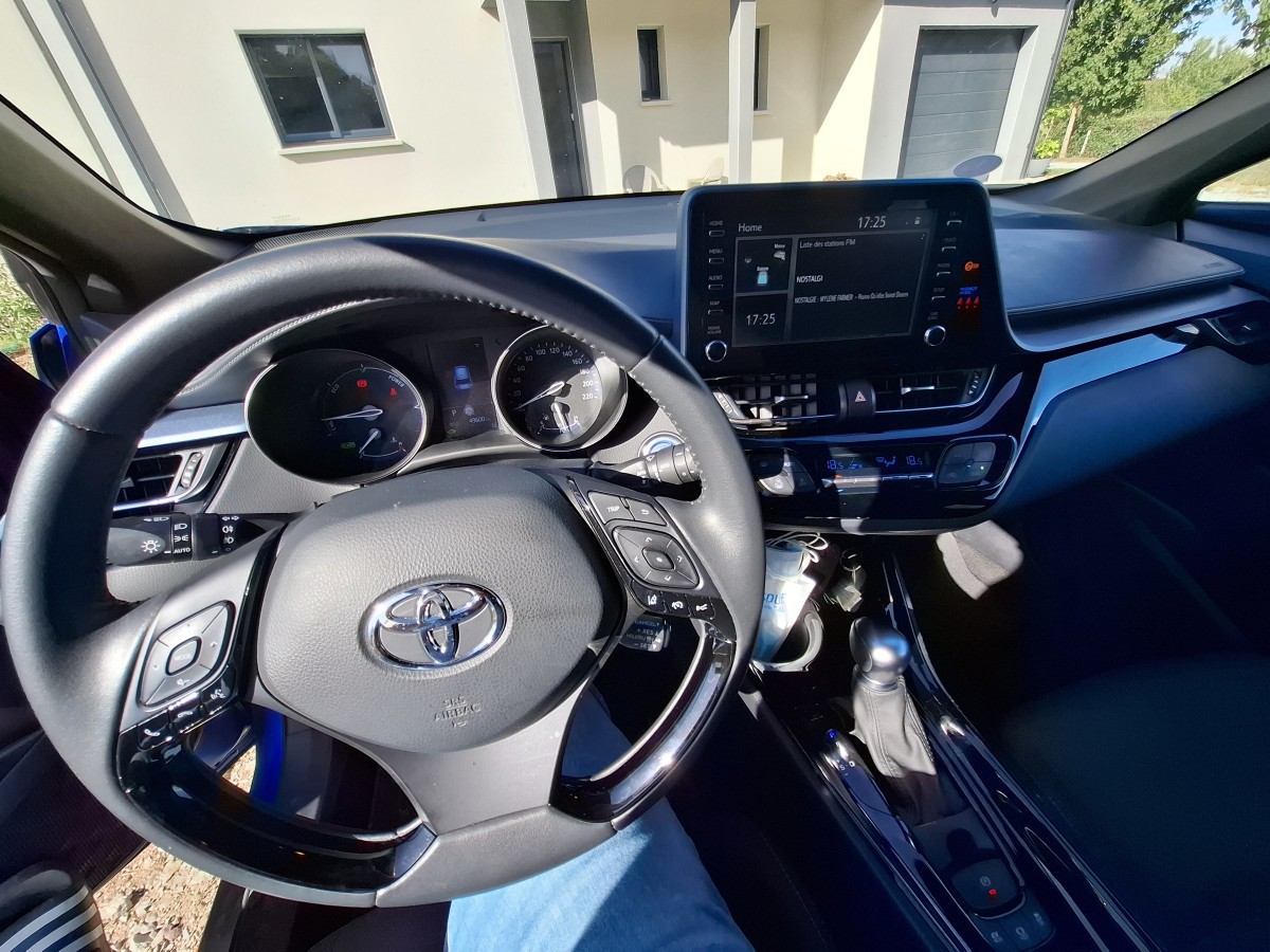 Toyota C-HR 184 ch | Édition | Attelage | Régulateur de vitesse adaptatif | Caméra de Recul