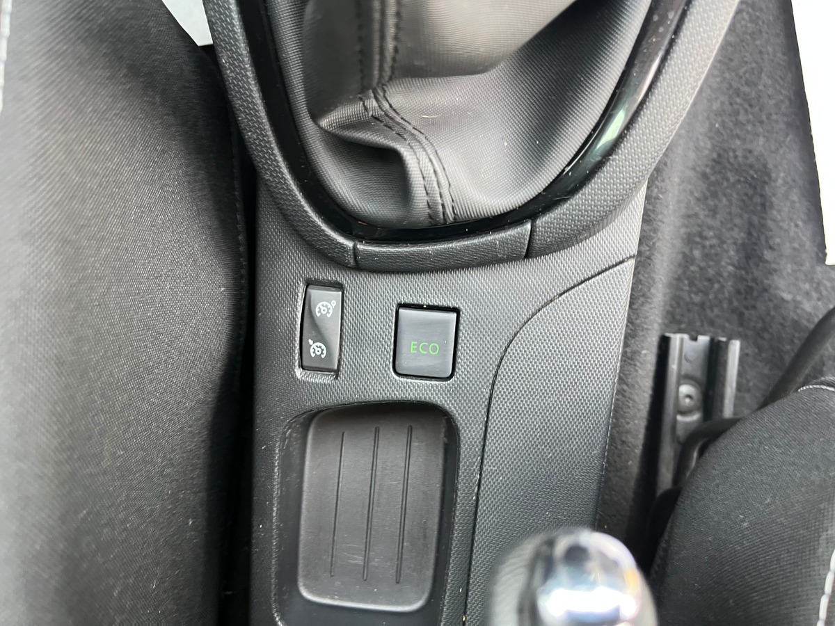 RENAULT Clio IV 0.9 TCe eco2 90 ch