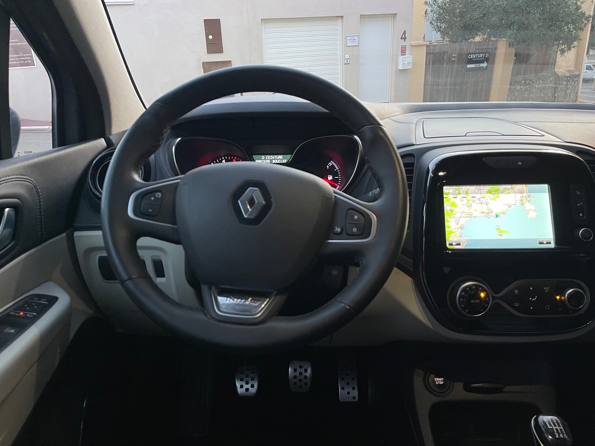 RENAULT Captur 1.5 DCI 110 CV / Initiale Paris /Phase 2 / Pack Bose /Attelage / Caméra /