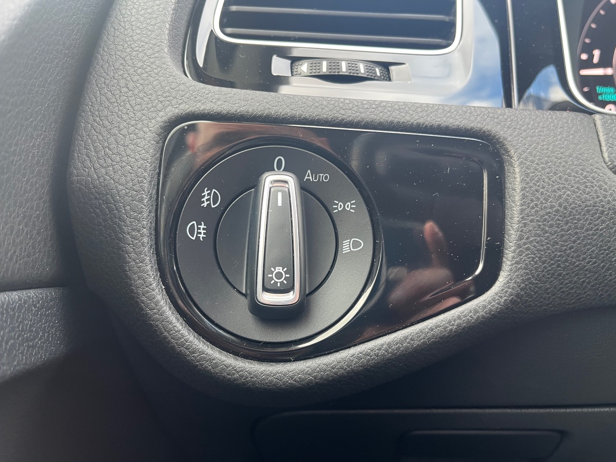 Volkswagen Golf VII 1.6 TDI 115ch Connect DSG7, Suivi complet VW, Régulateur Adaptatif, Sono HELIX