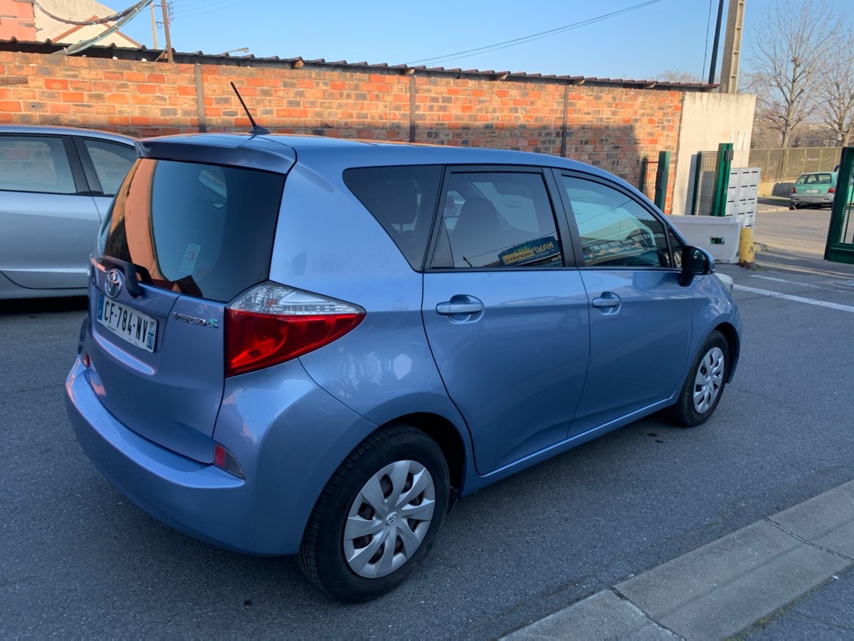 Toyota Verso-S 2.0 D-4D 95 CV 1er main 4XCArte