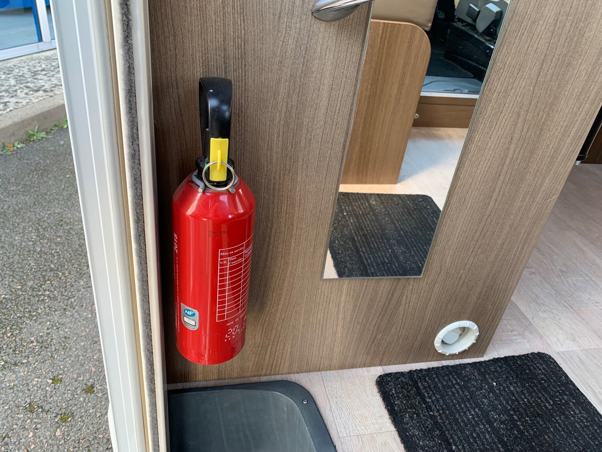 Ford Challenger 155 ch | 2,2 litres | GENESIS 288 EB Profilé | 3 Couchages | Caméra de recul