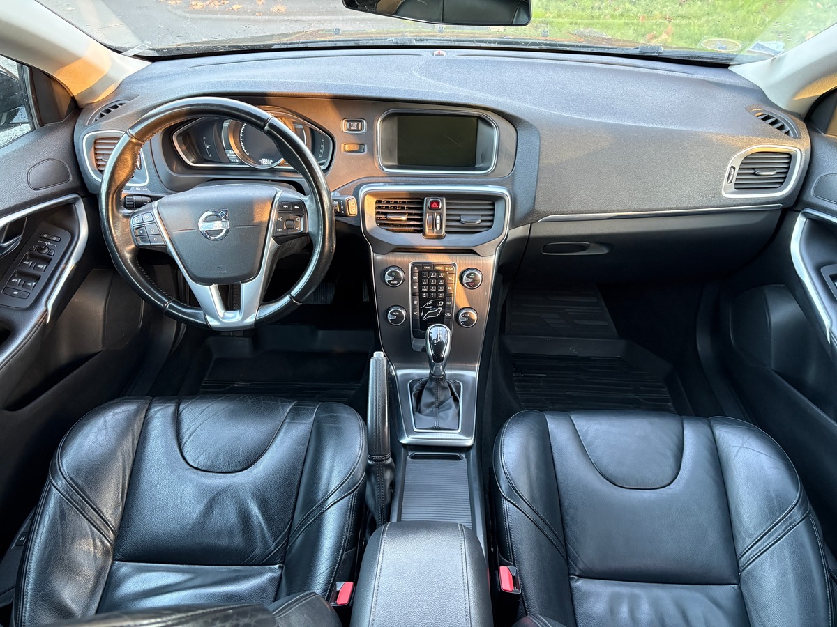 Volvo V40 D2 SUMMUM - 115CH - ENTRETIEN COMPLET
