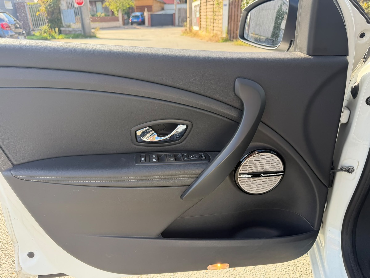 RENAULT Megane III Estate 1.5 dCi BOSE Edition-Crochet d'attelage - Distribution neuve- Garantie