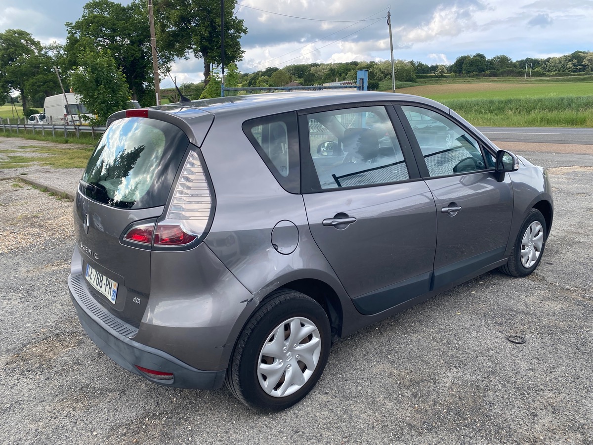 RENAULT Scenic III 1.5 dci 110cv 141090km 1ere main 