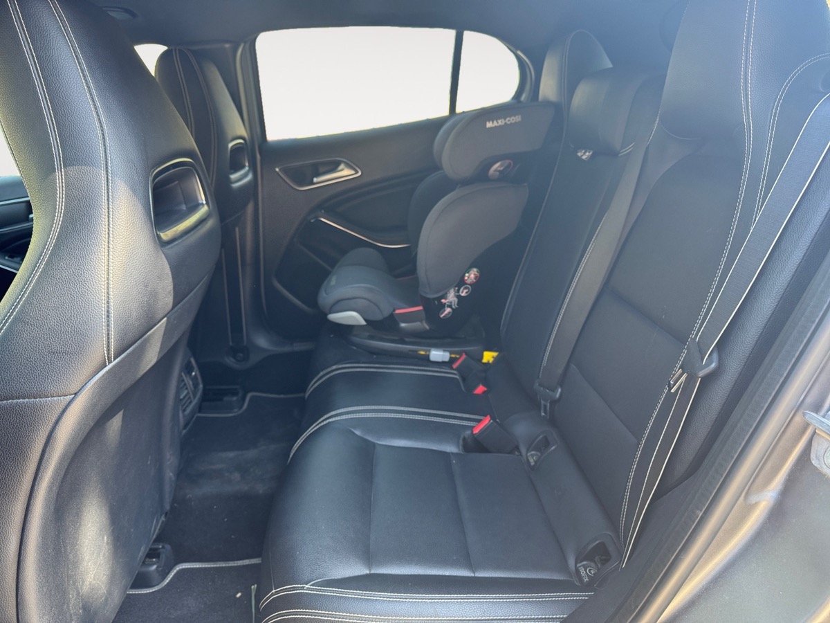 Mercedes Benz GLA 200 CDI STARLIGHT EDITION 7G-DCT