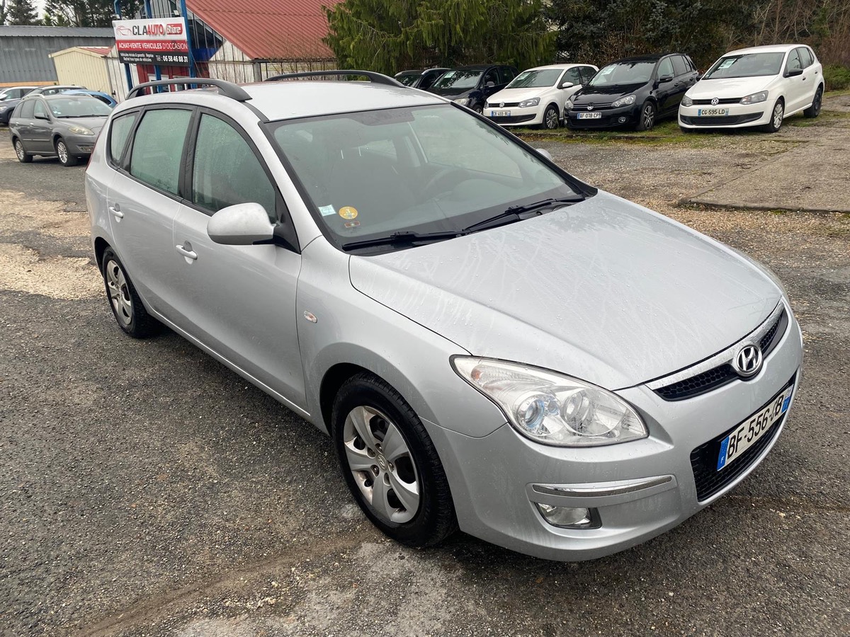 Hyundai i30 1.6 crdi 90cv break 254075km à chaîne nous sommes ouvert ce lundi 14 juillet
