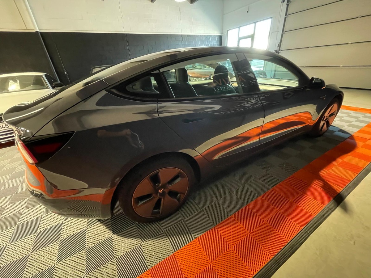 Tesla Model 3 RWD