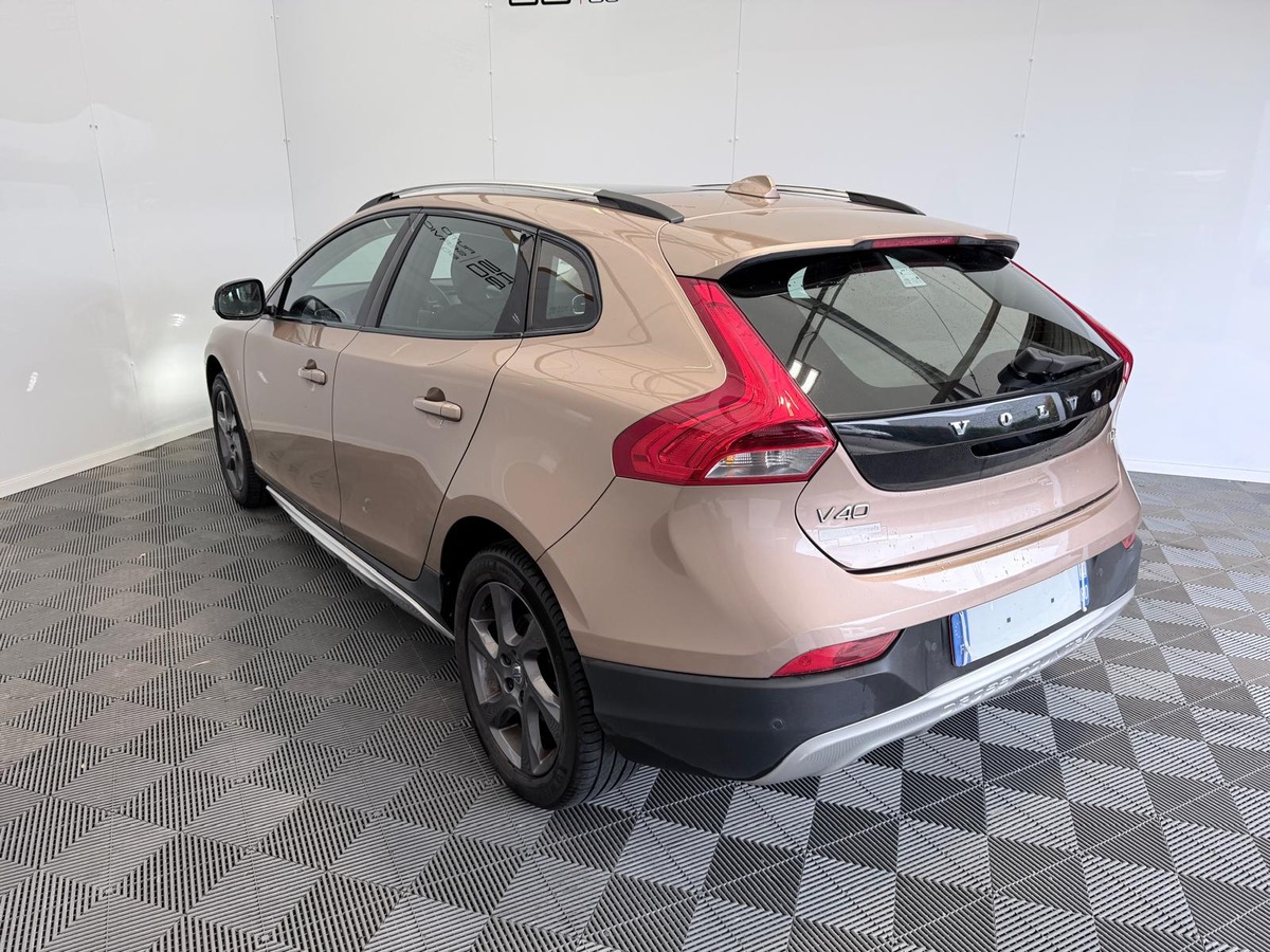 Volvo V40 Cross Country 1.6 D2  115  Momentum Première main