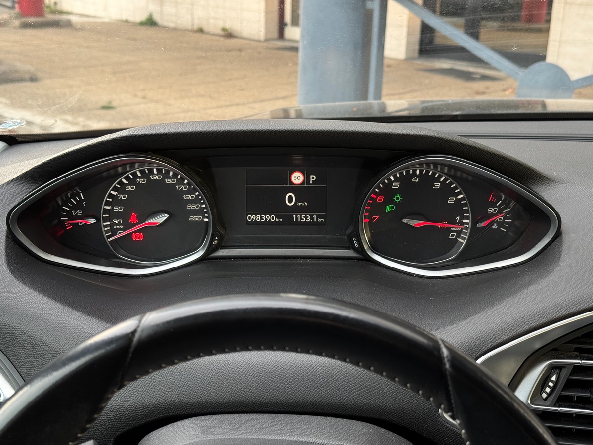 Peugeot 308 Phase 2 130 ch EAT8 Allure Pack - Distribution faite - Full options
