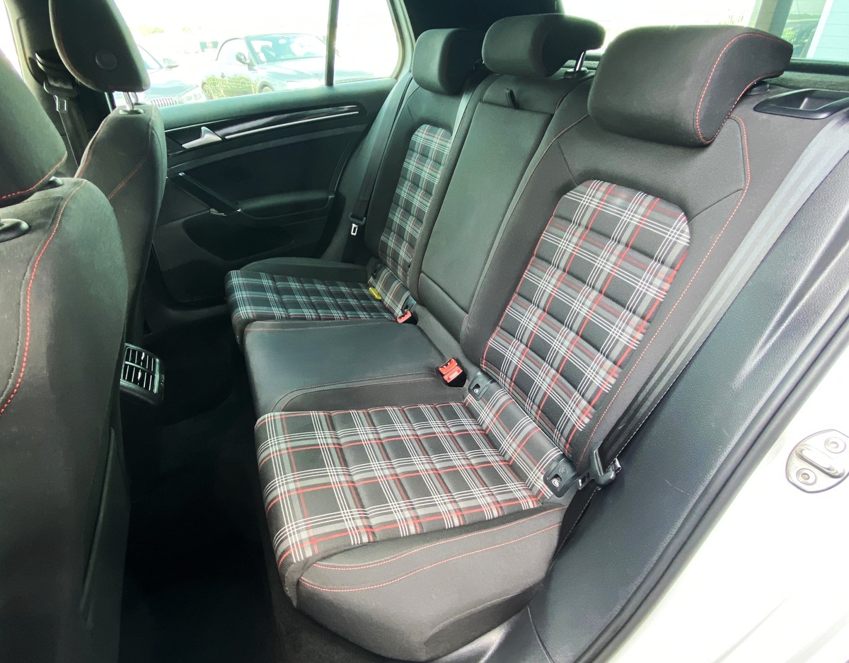 Volkswagen Golf VII 2.0 TSI 230ch GTI PERFORMANCE DSG6 5P / DCC / TO PANO / ACC / DYNAUDIO / CARPLAY