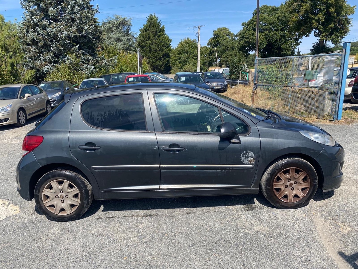 Peugeot 207 1.6 hdi 92cv toit panoramique EDITION LIMITEE SERIE 64