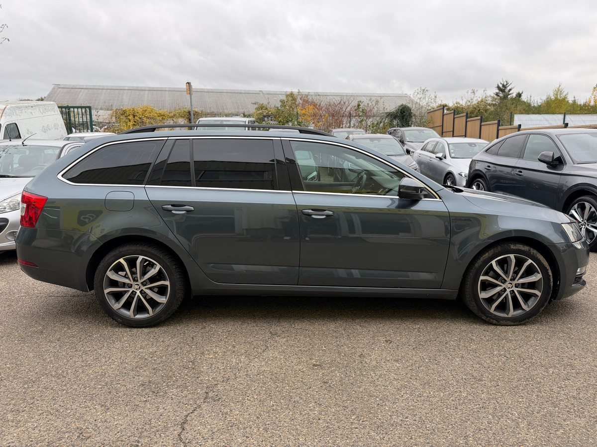 Skoda Octavia Combi Phase 2 1.5 TSI 150 cv - CARPLAY - 1 ERE MAIN - ENTRETIEN VW -DEMARRAGE SANS CLE