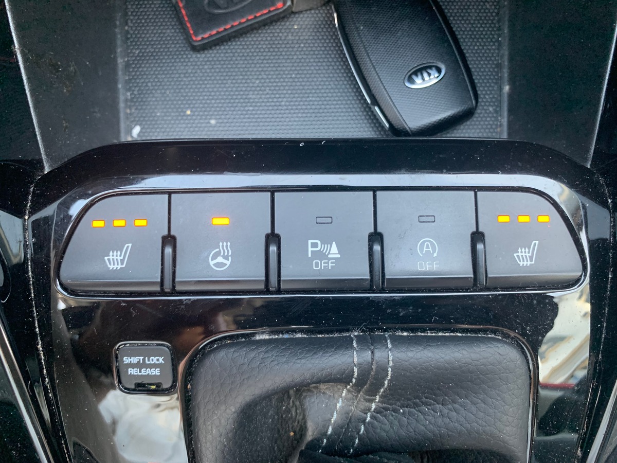 Kia Stonic 120 ch | Premium | Caméra recul | Régulateur vitesse | Apple car Play | Siéges chauffants