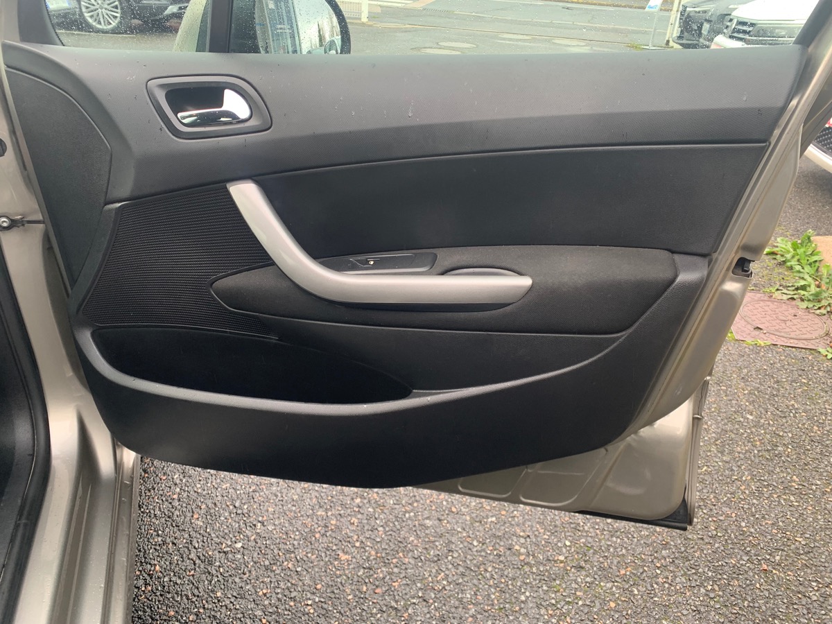 Peugeot 308 120 ch | Rétroviseurs électriques | Climatisation | Sièges rang 2 rabattables à plat