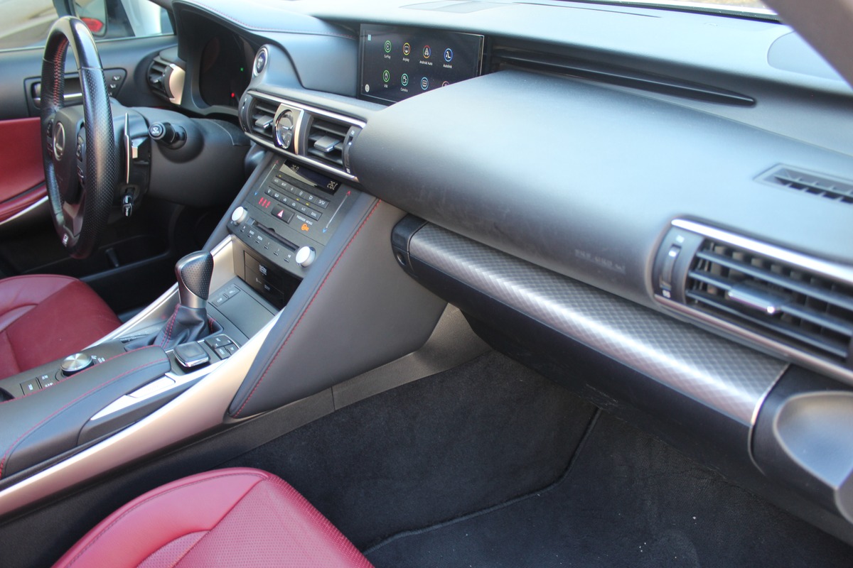 Lexus IS III (2) 300H F SPORT EXECUTIVE  FULL OPTIONS + CARPLAY / ENTRETIEN LEXUS / 2ème MAIN