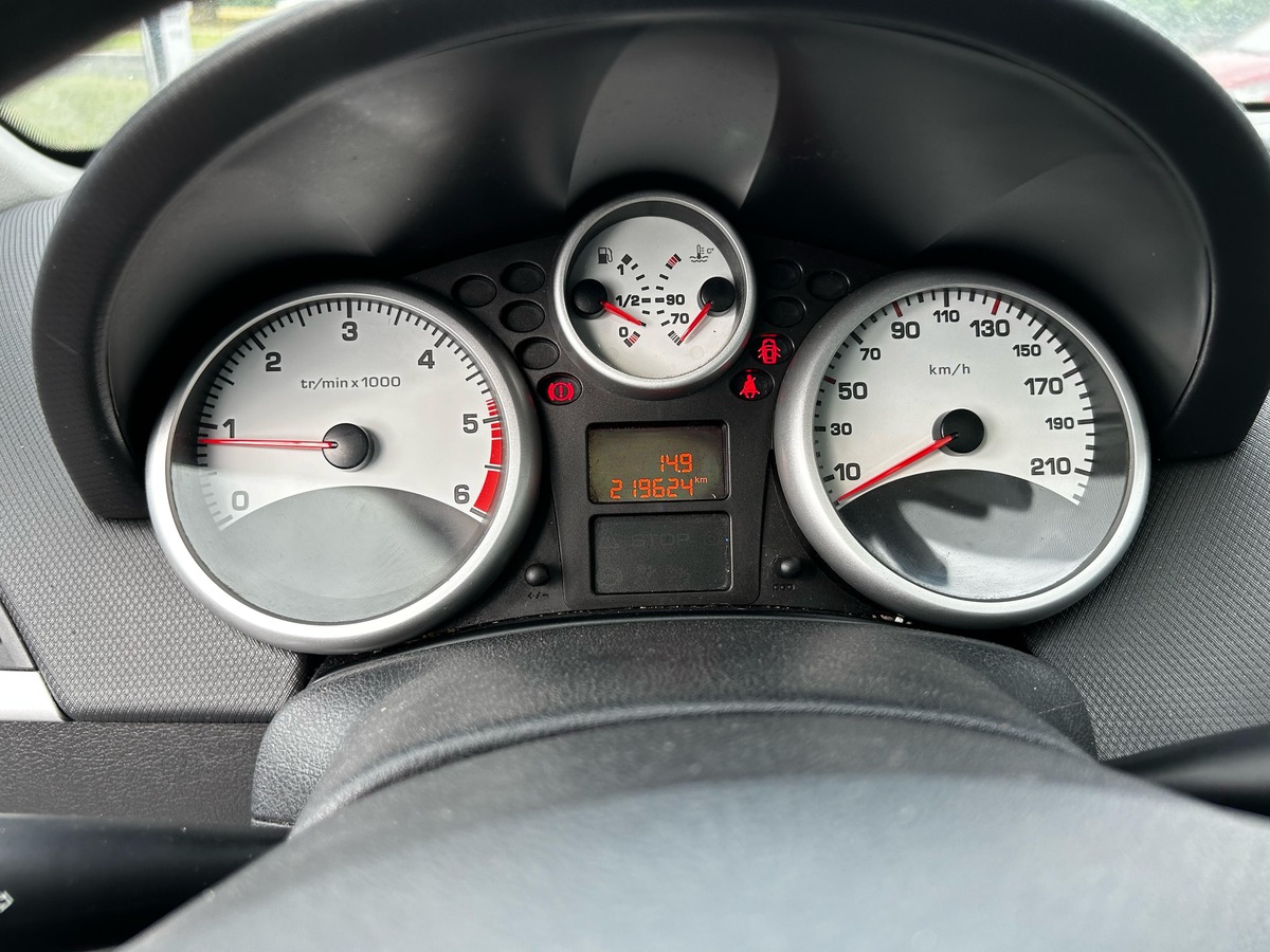 Peugeot 207 SW 1.6 HDi 16V FAP Blue Lion 92 CV  KIT DISTRIBUTION ET EMBRAYAGE FAIT