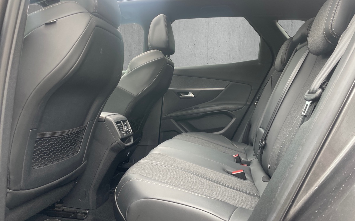 Peugeot 3008 1.5L BLUEHDI 130CV S&S EAT8 - GT LINE - TOIT OUVRANT/SIEGES CHAUFFANTS/CARPLAY
