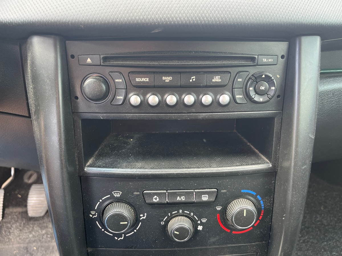 Peugeot 207 1.4 75CH URBAN MOOVE, DISTRIBUTION CHANGEE, TOIT PANORAMIQUE, CLIMATISATION