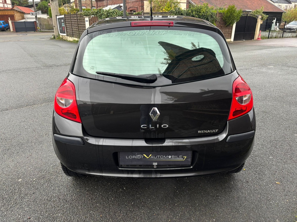 RENAULT Clio III 1.6 Dynamique - VENTE A MARCHAND