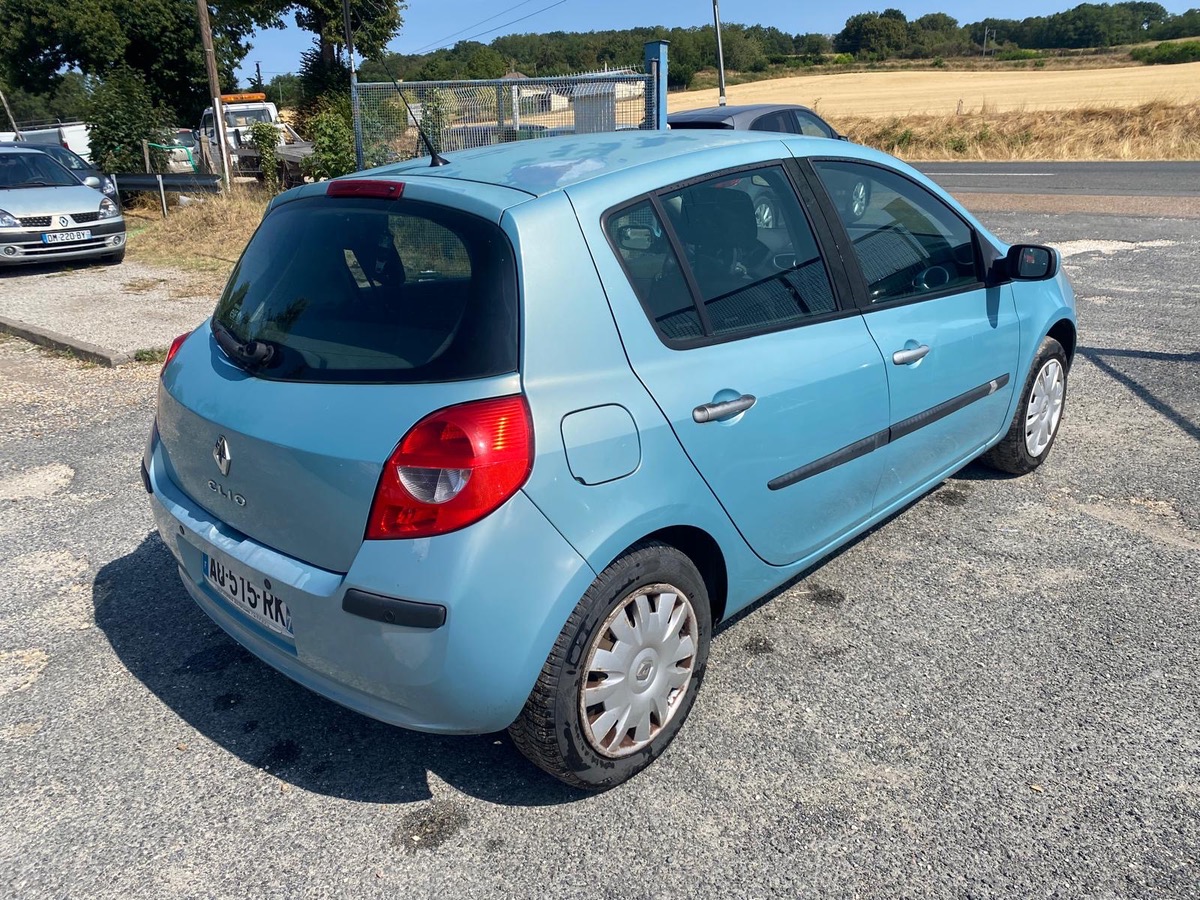 RENAULT Clio III 1.6 16v 110cv boite auto 172000km