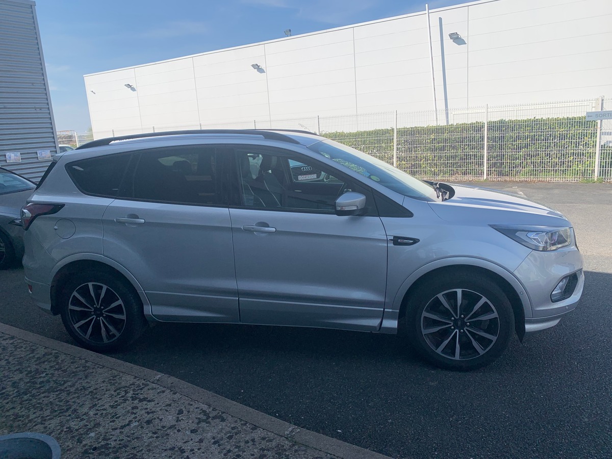Ford Kuga 120 chevaux | St-Line | Caméra de recul | Attelage | GPS | Coffre assisté électriquement