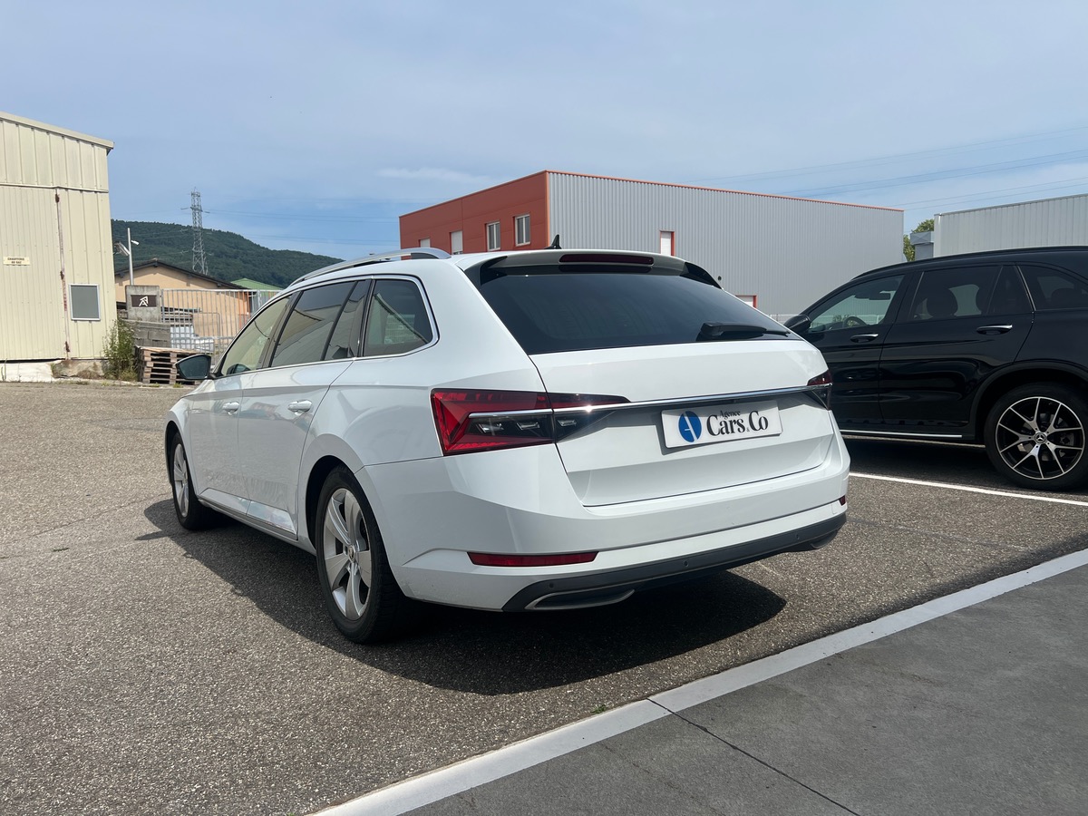Skoda Superb Combi 1,4L TSI PHEV 218 LAURINE & KLEMENT, SUIVI COMPLET SKODA, 4 PNEUS COMPLETS  HIVER