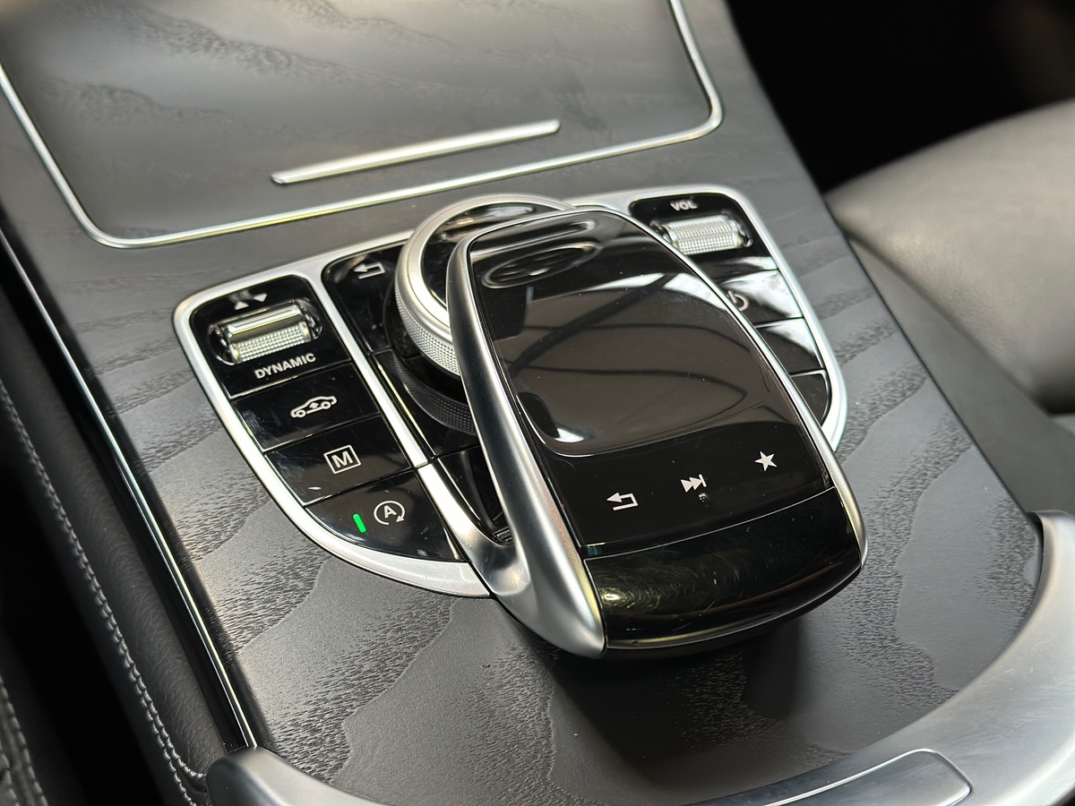 Mercedes-Benz Classe GLC 300 Fascination 4MATIC AMG 9G-Tronic - 1ère Main - Attelage - Options +++