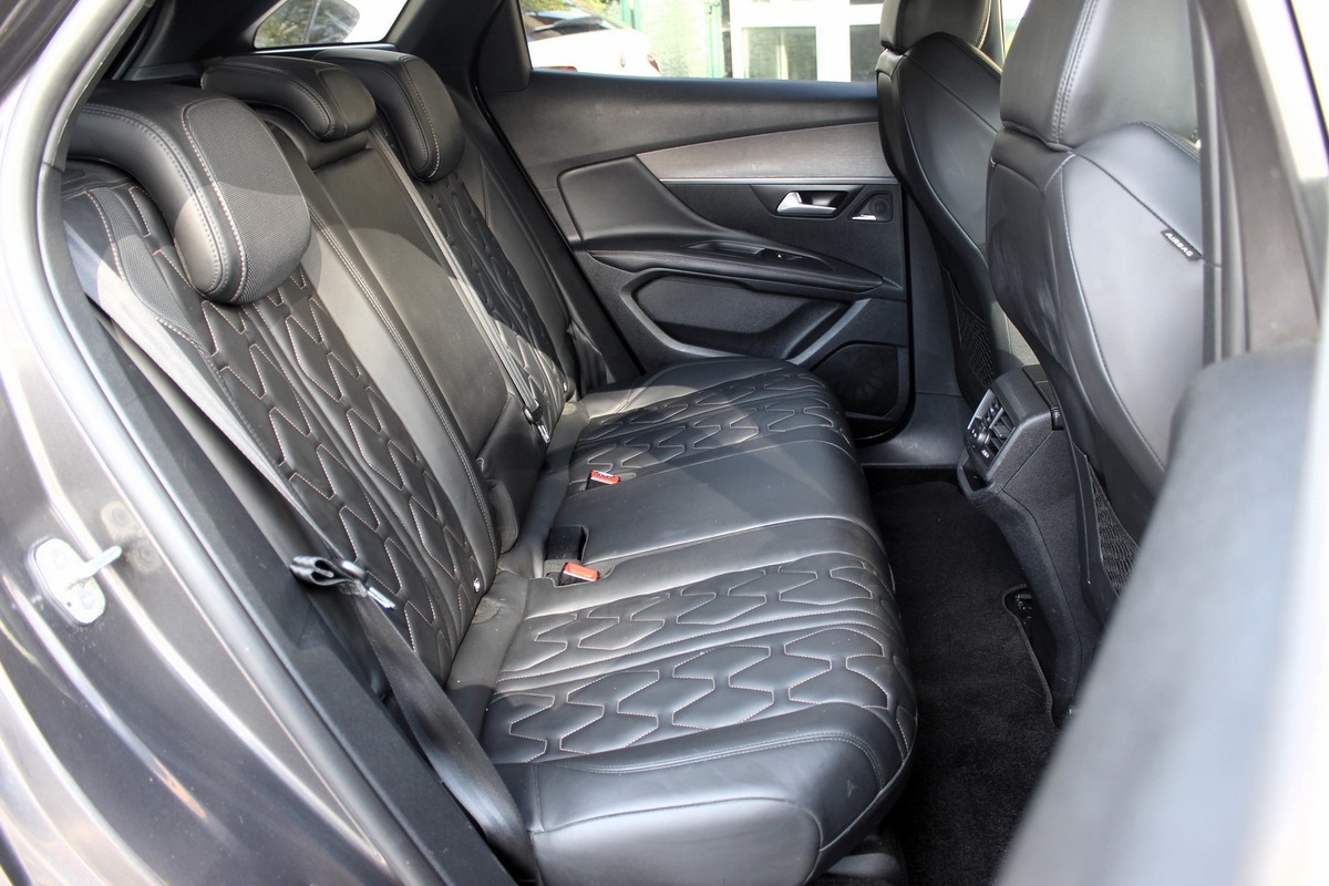 Peugeot 3008 II 2.0 BLUEHDI 180 ch GT EAT6 + CARPLAY + CUIR