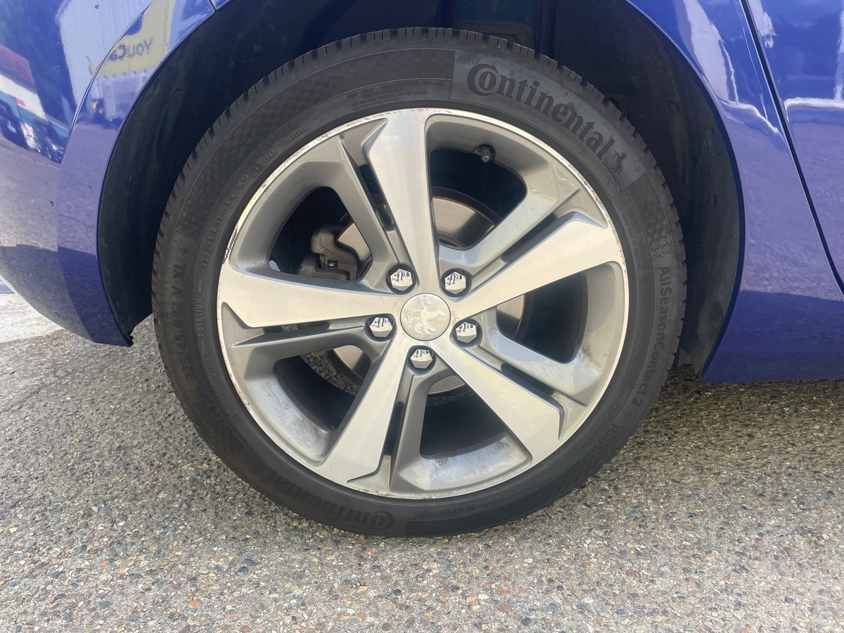 Peugeot 308 1.6 BlueHDi 120 cv RIEN A PREVOIR - CARPLAY - CAMERA DE RECUL - CLIMATISATION AUTO