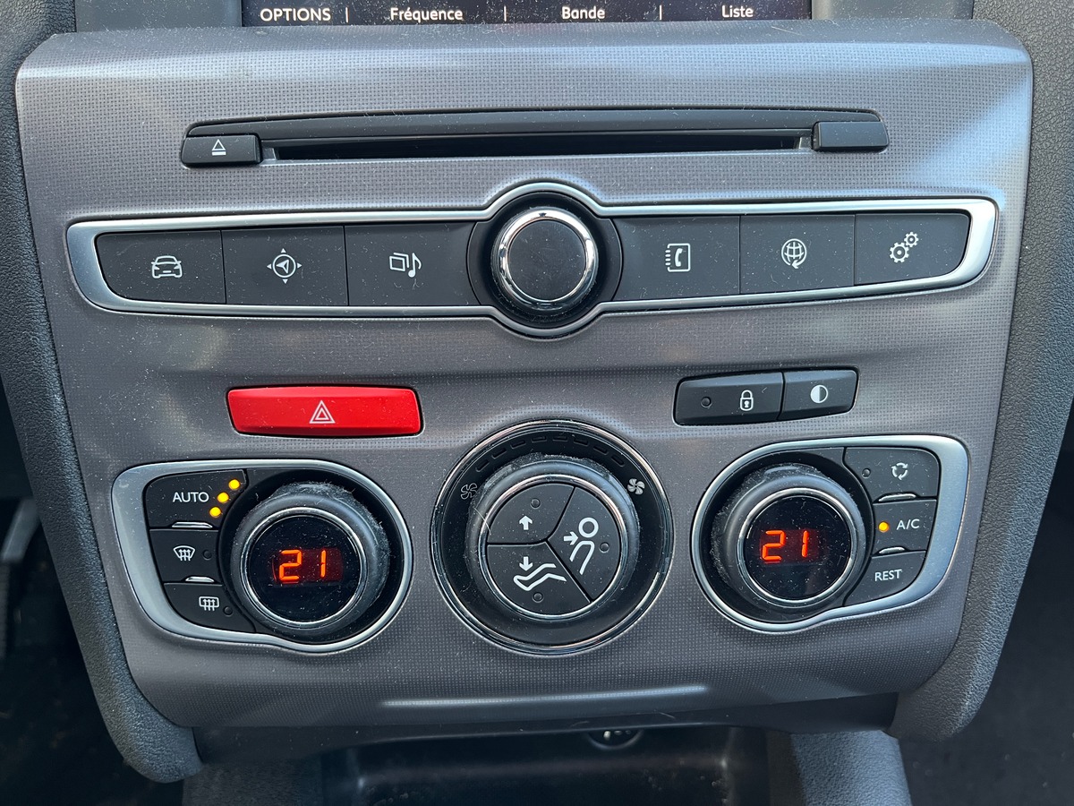 Citroën C4 1,6 120ch MILLENIUM, SUIVI COMPLET, RADAR AVANT/ARRIERE, GPS, CARPLAY, REGULATEUR