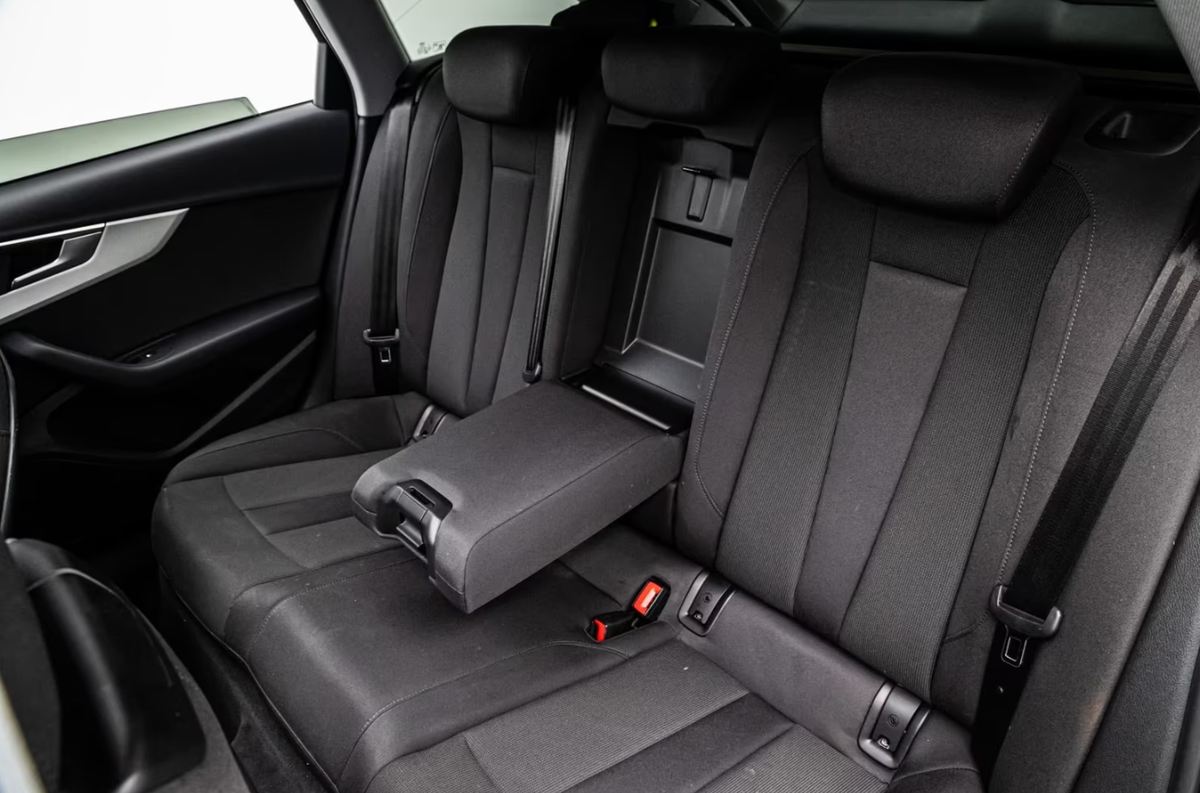 Audi A4 Avant V 40 TDI 204ch S line S tronic 7