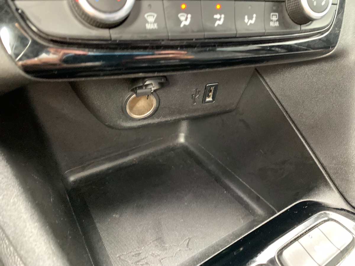 Opel Corsa 100 | Apple car play | Régulateur vitesse | | Reconnaissance des panneaux | Climatisation