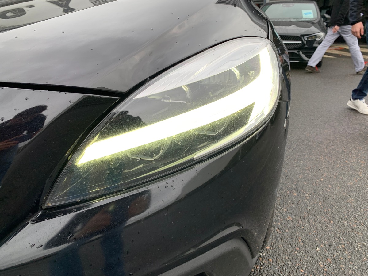 Volvo V40 Cross Country 150 ch | Toit panoramique | Cuir | GPS | Régulateur de vitesse