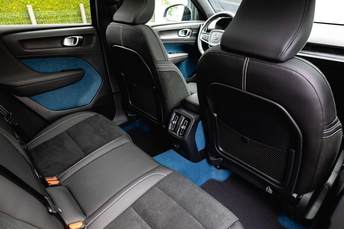 Volvo C40 RECHARGE TWIN 408 FIRST EDITION 75 KW j
