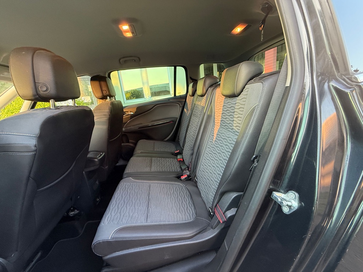 Opel Zafira Tourer 2.0 CDTI 131 CV cosmo 7 pl  1er main 4XCB