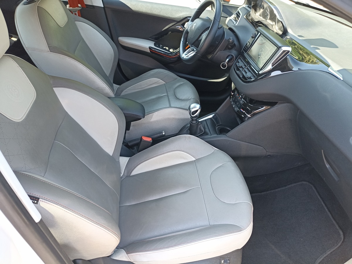 Peugeot 208 1.6 HDI 115 ROLLAND GARROS