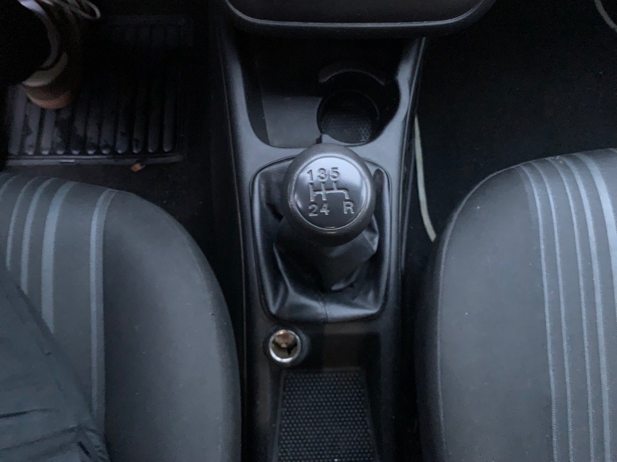 Fiat Punto 69 ch | Radio CD MP3 | Vitres avant électriques | Airbags | ABS | Commandes Radio volant