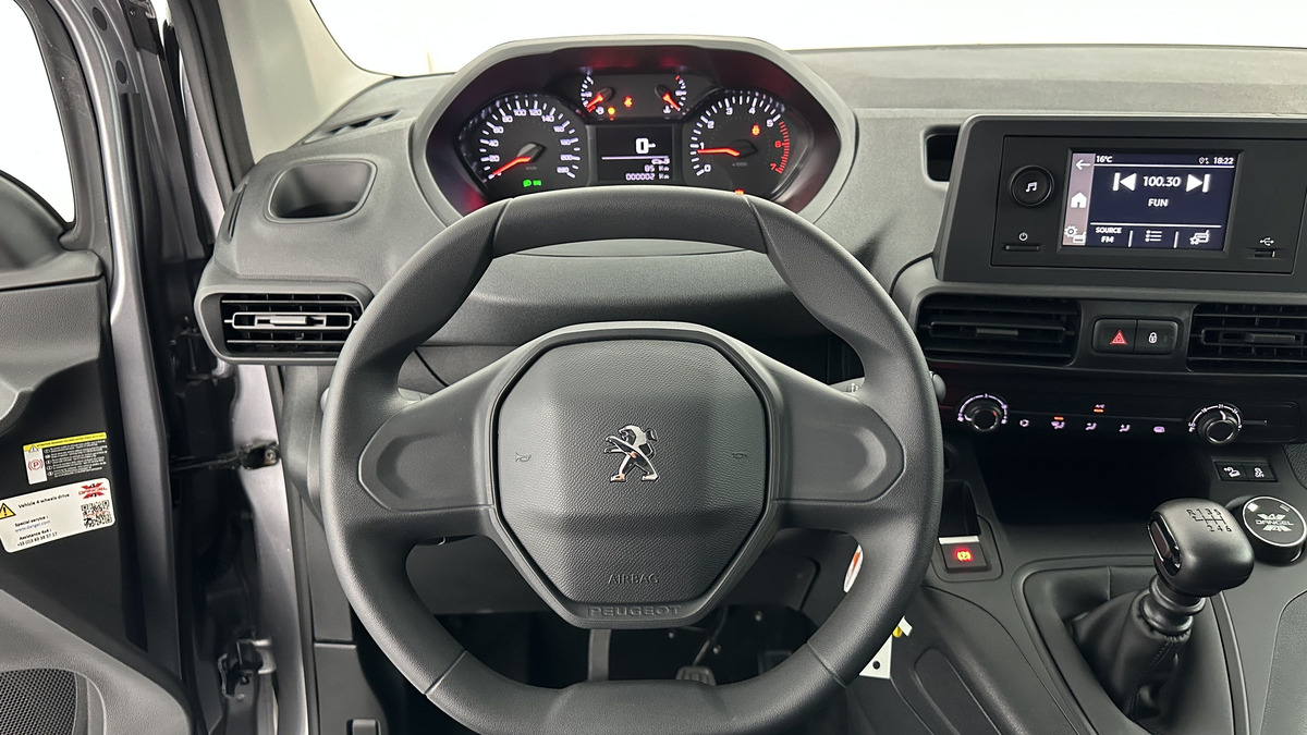 Peugeot Partner M 650 1.5 BlueHDi 130 ch 4WD by DANGEL | 26600 euros hors taxes | Radar arrière
