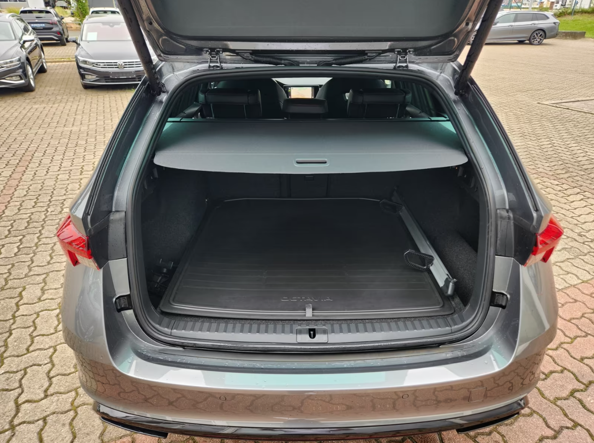 Skoda Octavia Combi IV 2.0 TDI 200ch RS 4x4 DSG7 Attelage