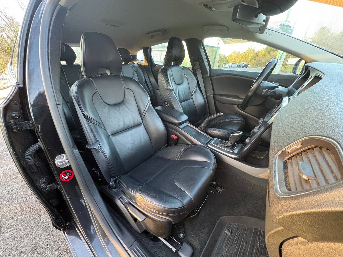 Volvo V40 D2 SUMMUM - 115CH - ENTRETIEN COMPLET
