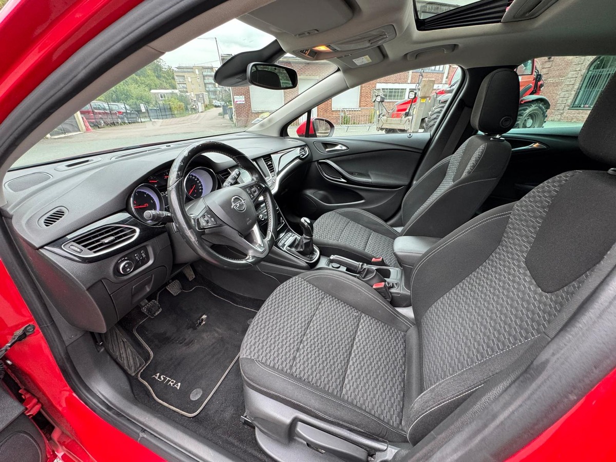 Opel Astra 1.6 CDTI 135 Dynamic- Crochet d'attelage- Toit ouvrant- Révisé - Garantie