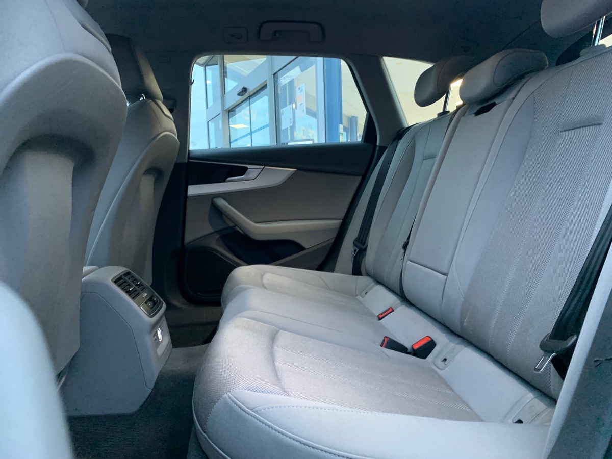 Audi A4 Avant 150 ch | Caméra 360° | Virtual cockpit |  Attelage amovible | Sièges chauffants