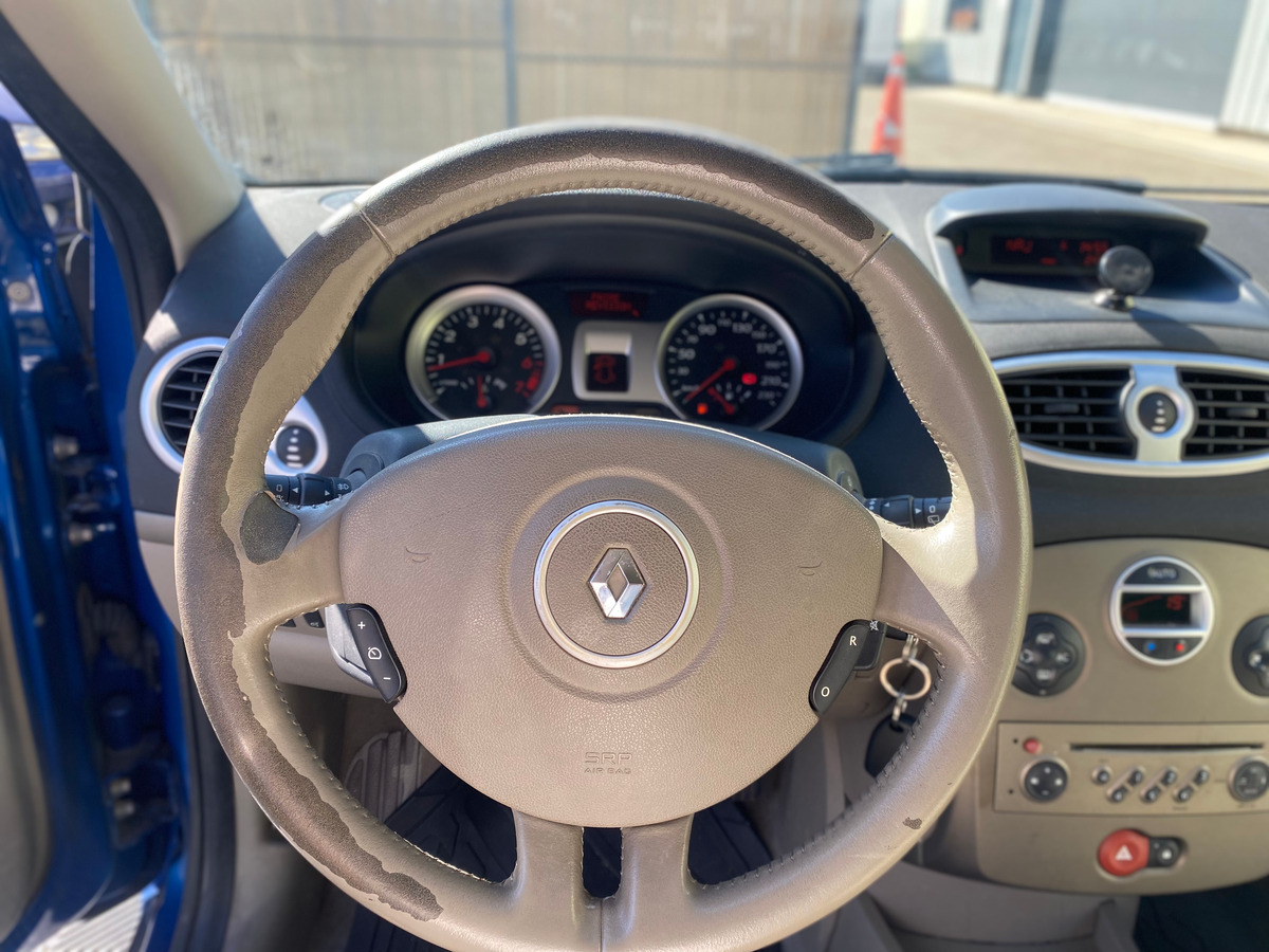 RENAULT Clio III 1.6 i 16V 110 cv - PREMIERE MAIN - RIEN A PREVOIR - CLIMATISATION
