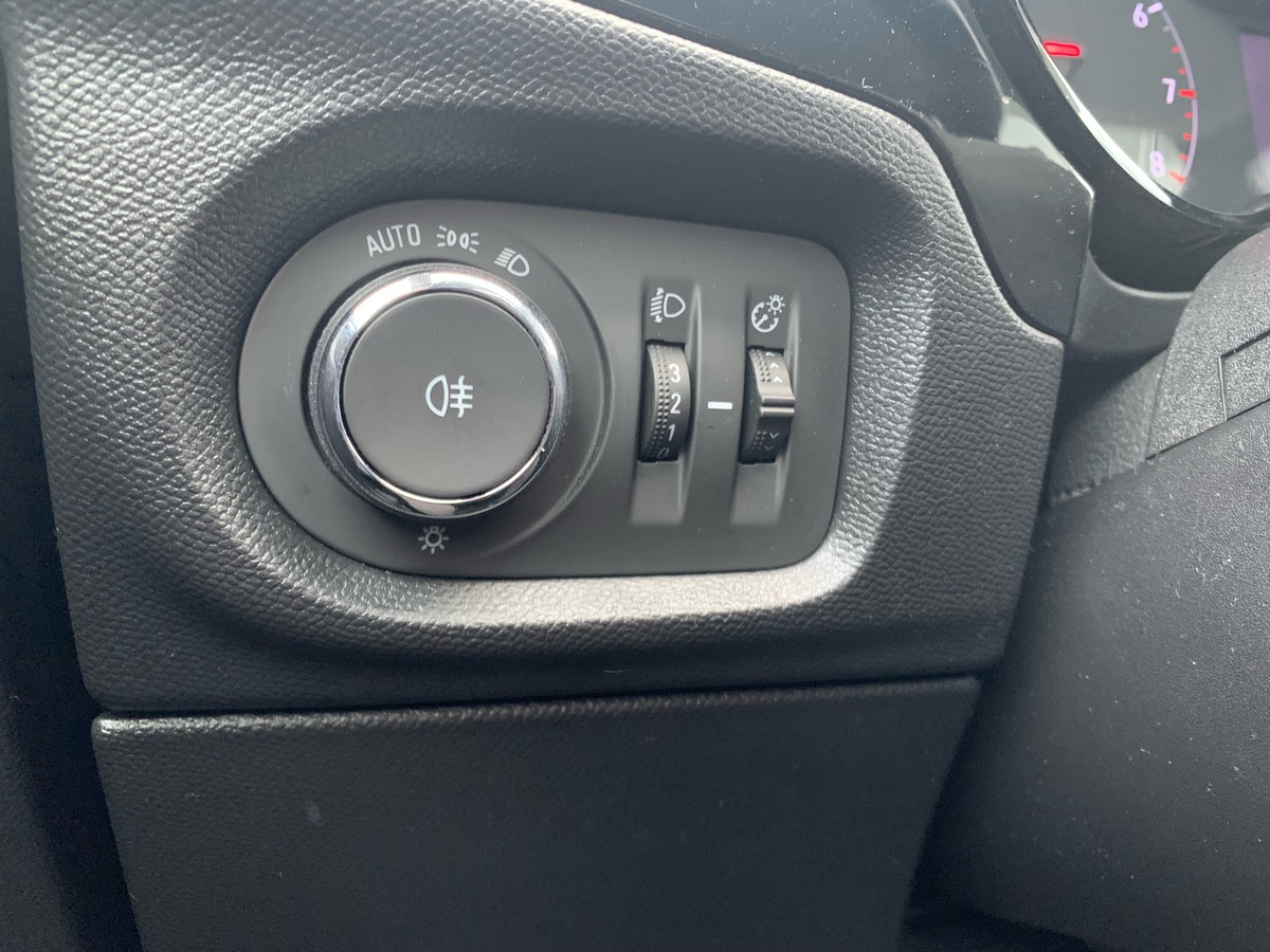 Opel Corsa 100 ch | Elegance business | Caméra recul | Contrôle des angles morts | GPS | Phares LED