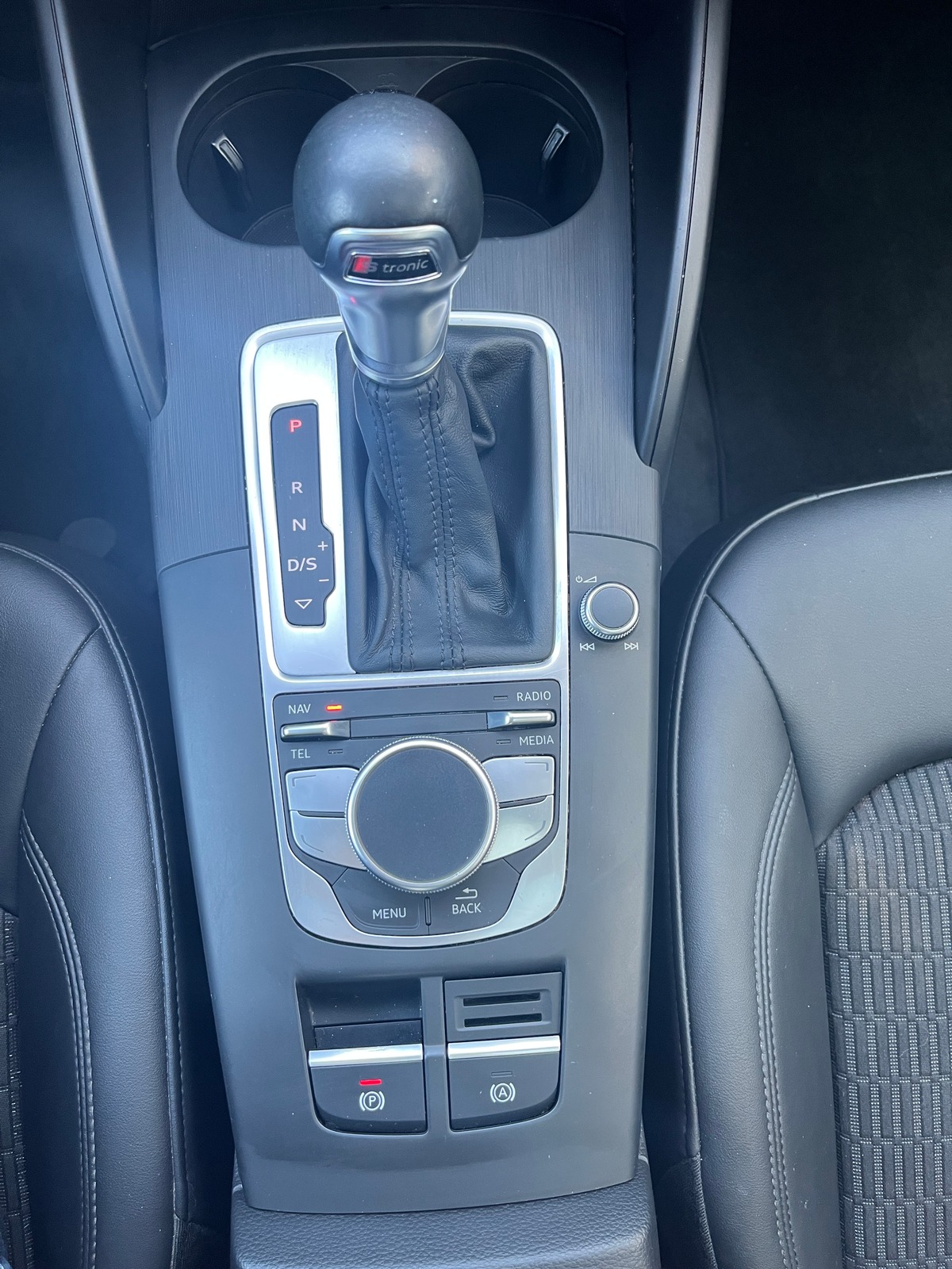 Audi A3 Berline 1.4 TFSI 150ch STRONIC 7 AMBITION LUXE, SUIVI COMPLET AUDI, TOIT OUVRANT, GPS, RADAR