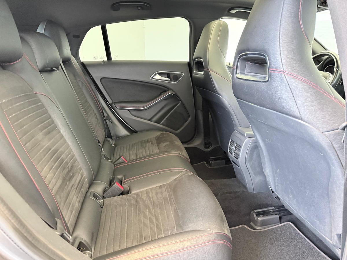 Mercedes-Benz CLA shooting brake 220d 177 G-DCT Fascination AMG